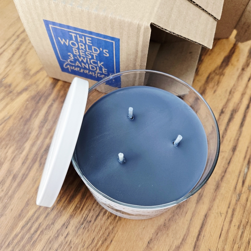 πBOGO 50% OFFβοΈπ―NWTβΌοΈ Bath & Body Works "Midnight Snow" 3-Wick Candle - Picture 3 of 10
